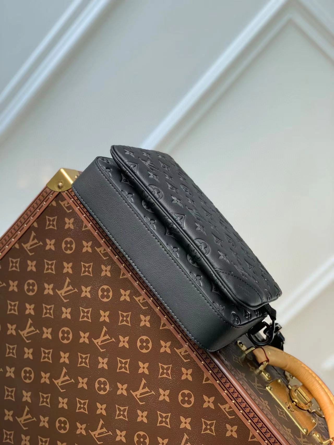 Louis Vuitton Trio Messenger M46602