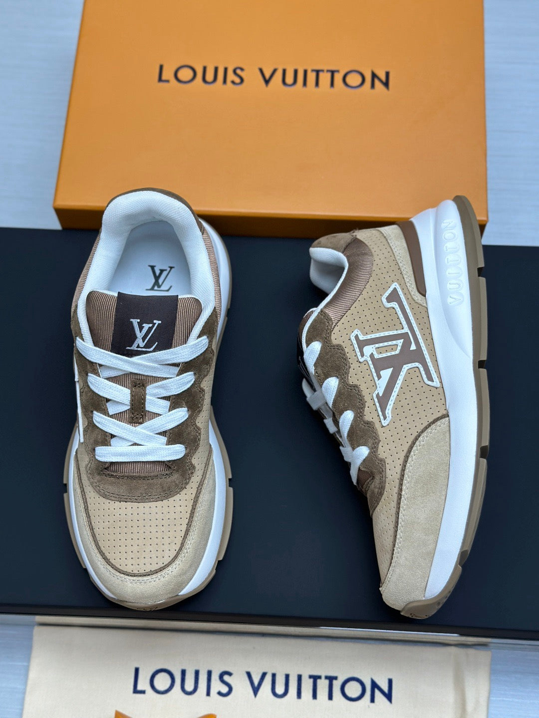 LV Classic sneakers 1AIOJ1