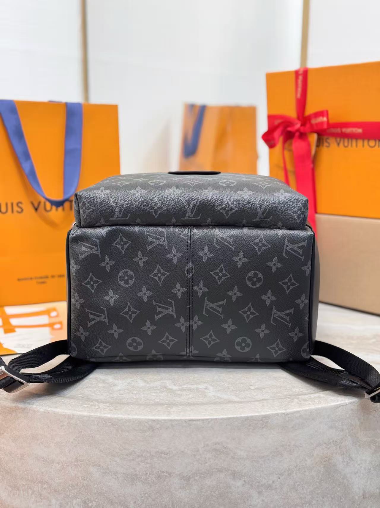 Louis Vuitton Discovery Backpack PM M22558
