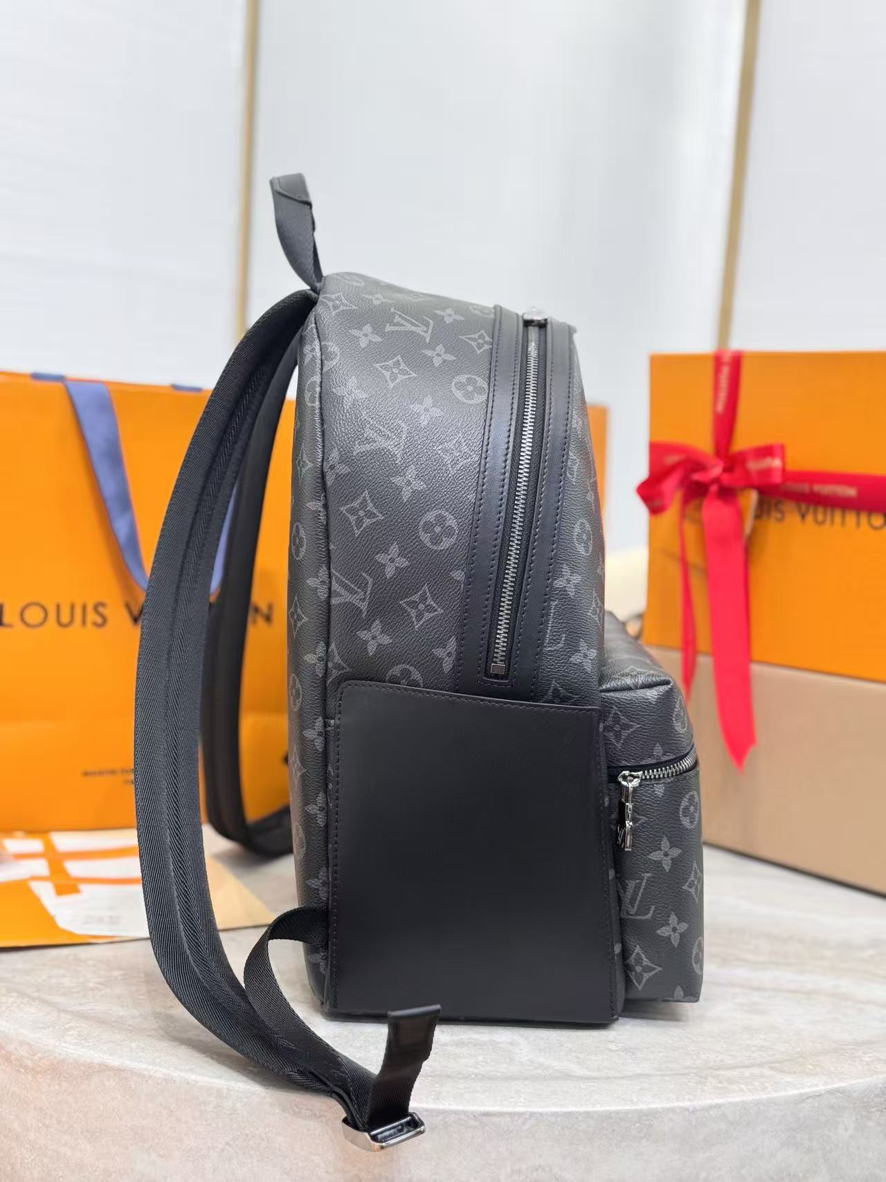 Louis Vuitton Discovery Backpack PM M22558