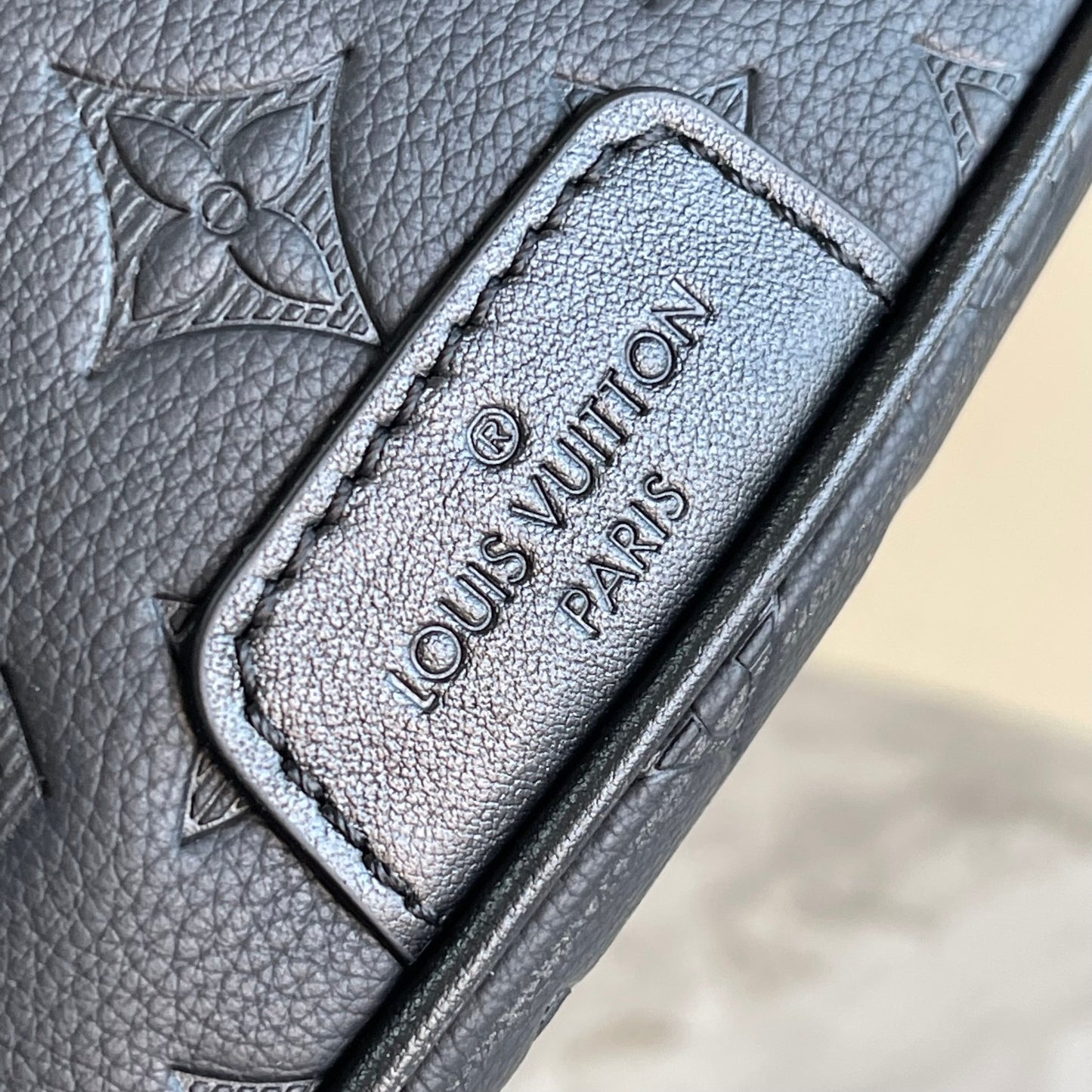 LV Discovery Bumbag PM M46036