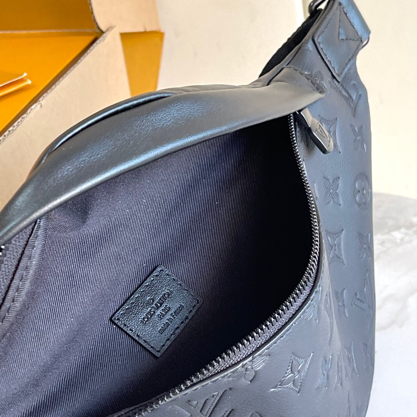 LV Discovery Bumbag PM M46036