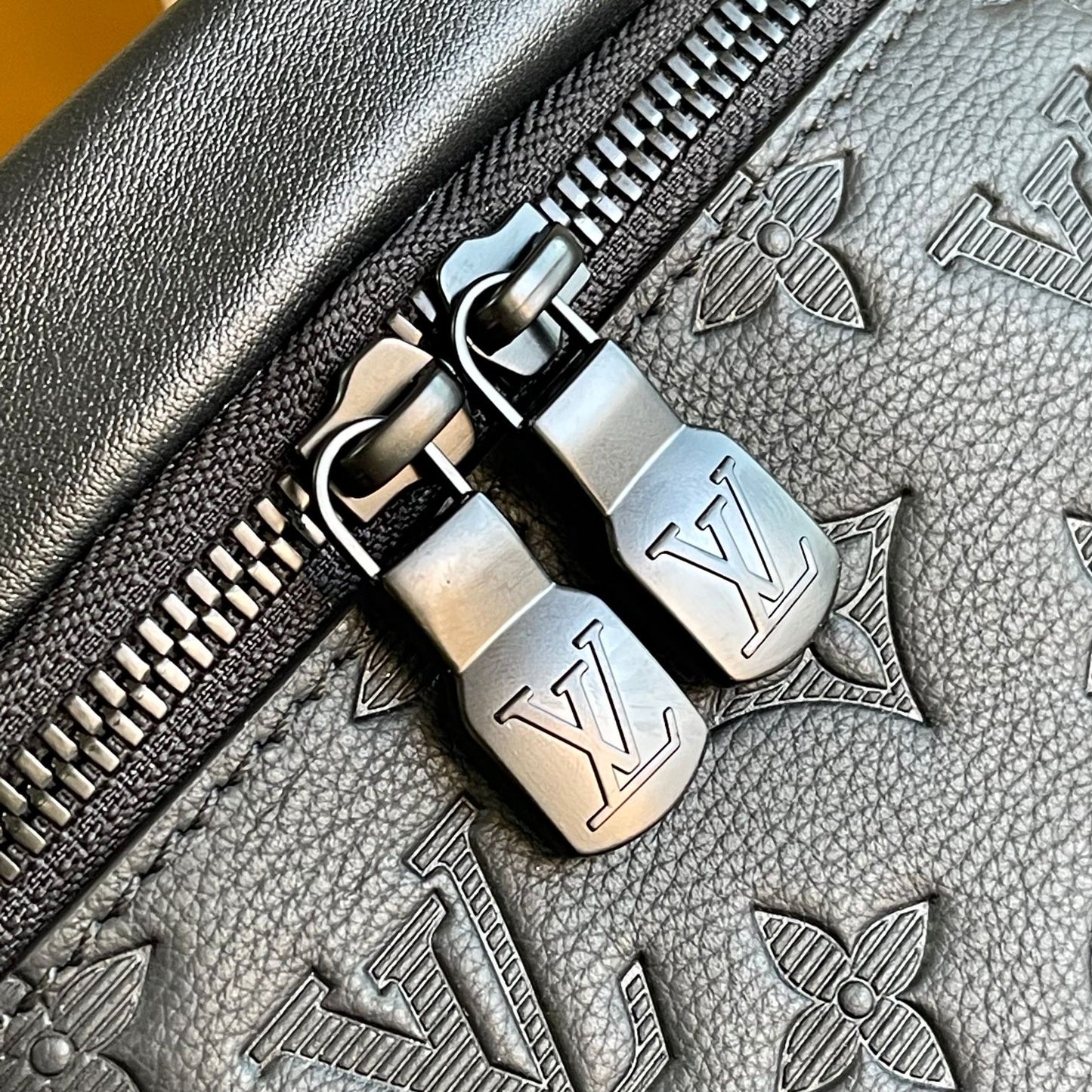 LV Discovery Bumbag PM M46036
