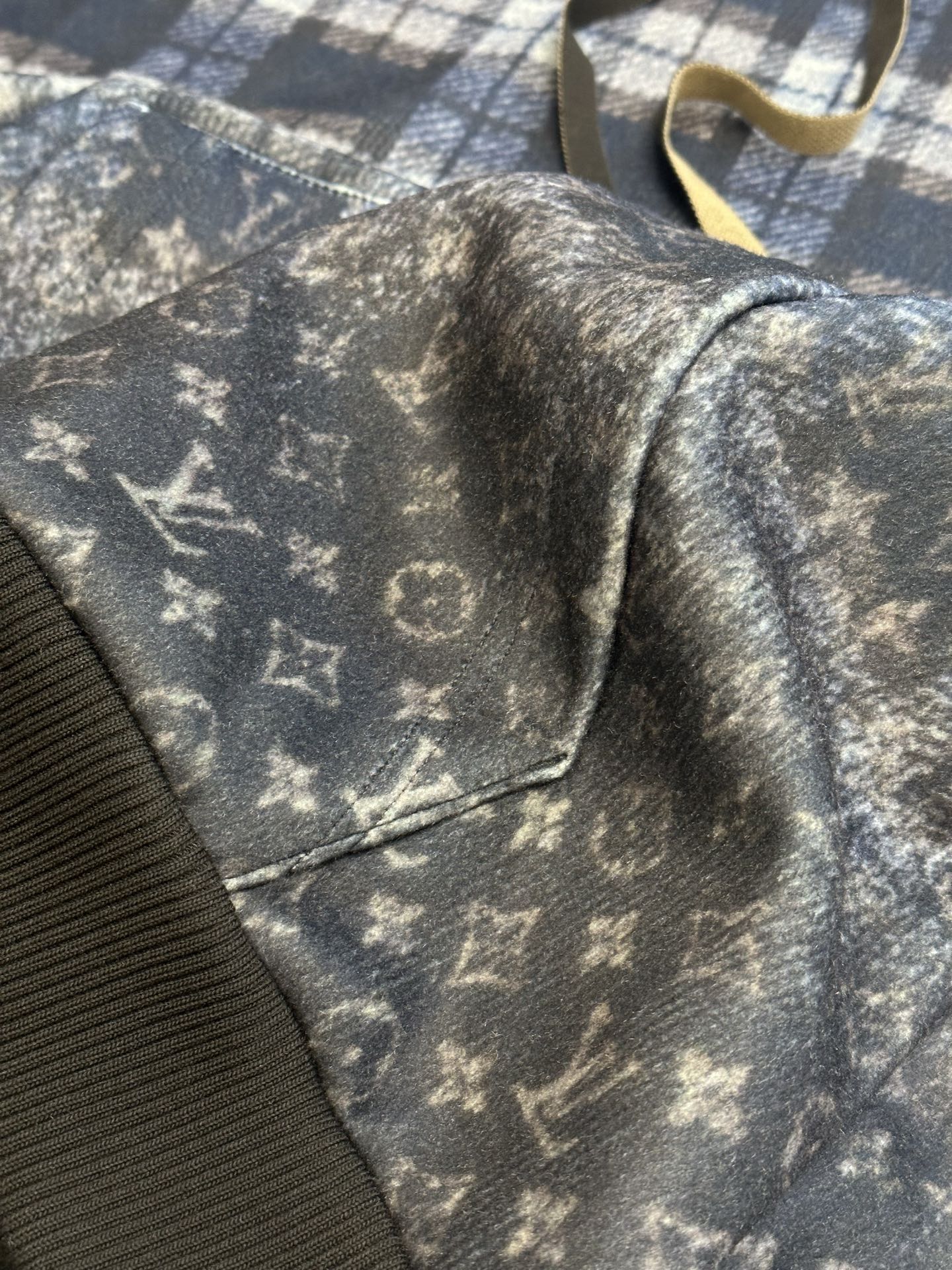 LV Monogram Faded Plaid Hoodie 1AJCAZ