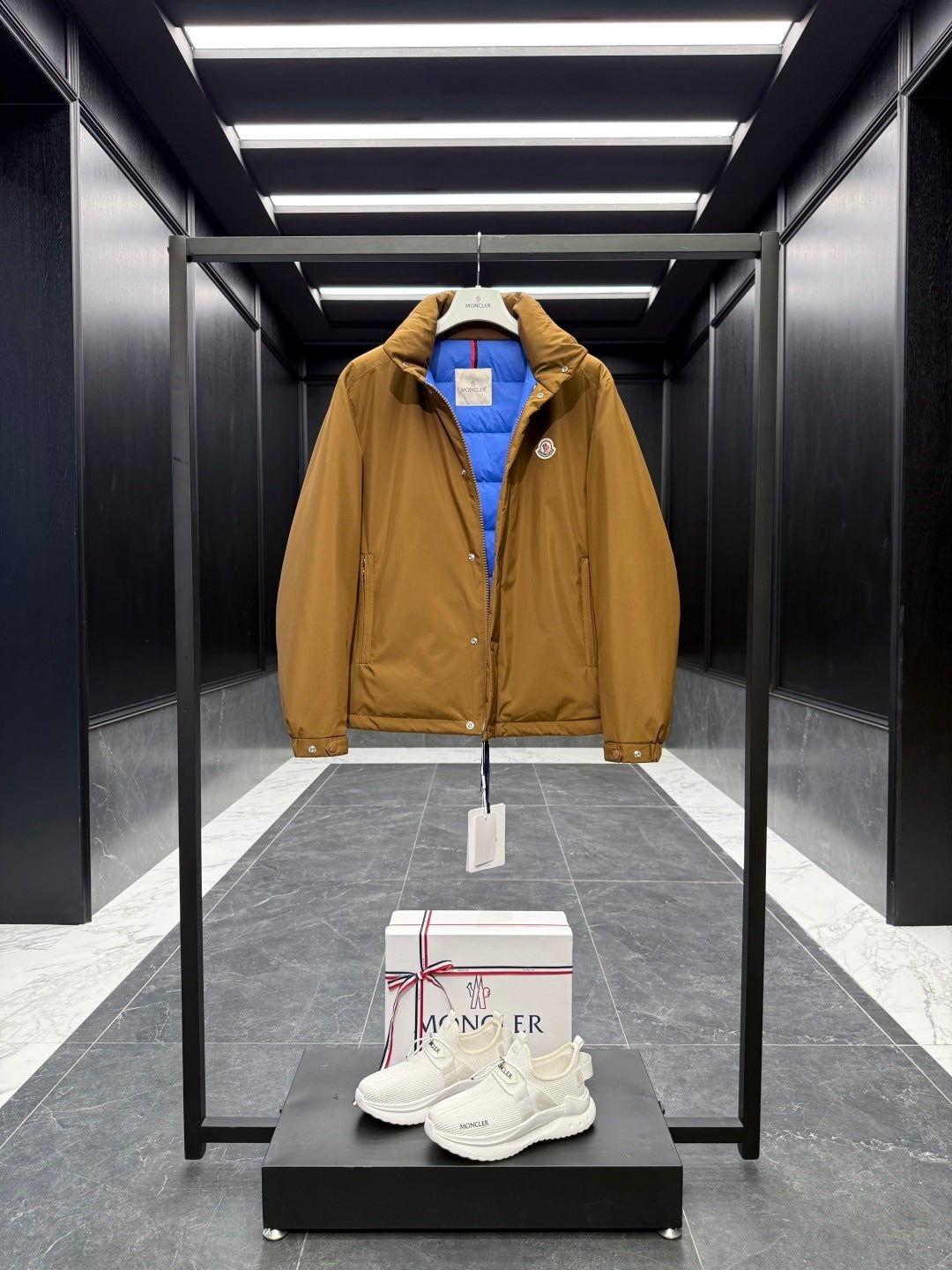 Moncler Epine Short Down Jacket