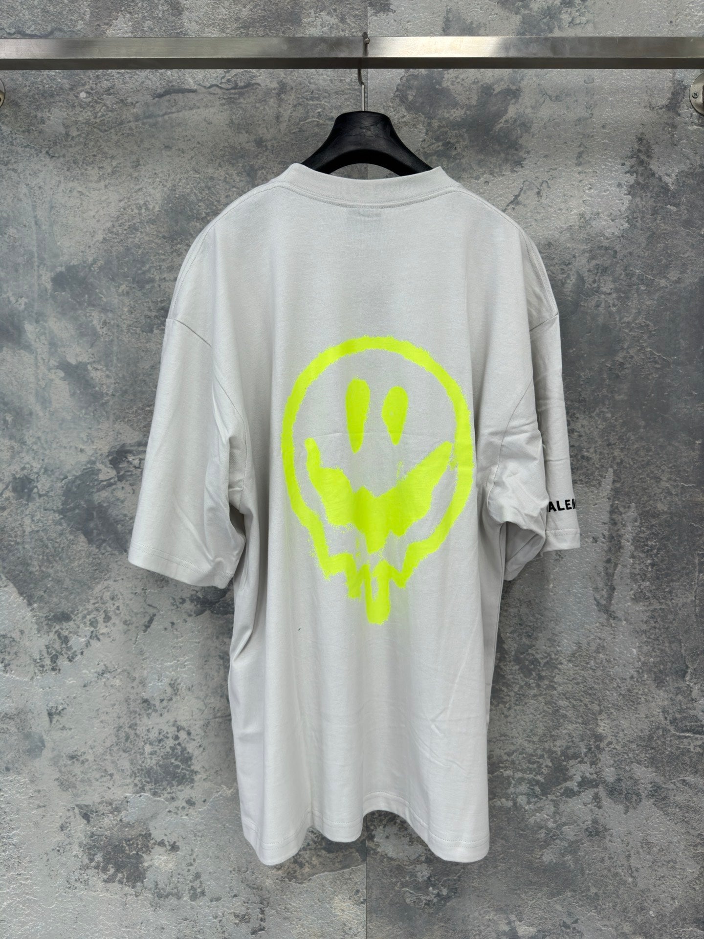 BB Hi There + Dripley T-shirt Medium Fit in Dirty White