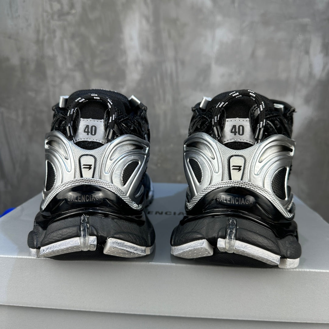 BB Men's Runner Sneaker in Black/silver