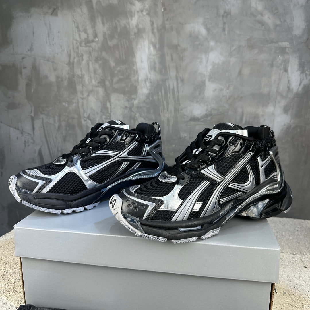BB Men's Runner Sneaker in Black/silver