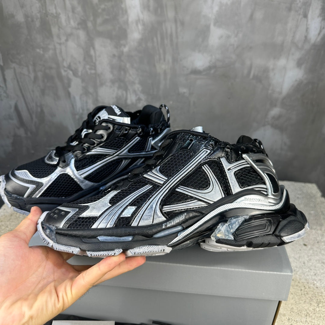 BB Men's Runner Sneaker in Black/silver