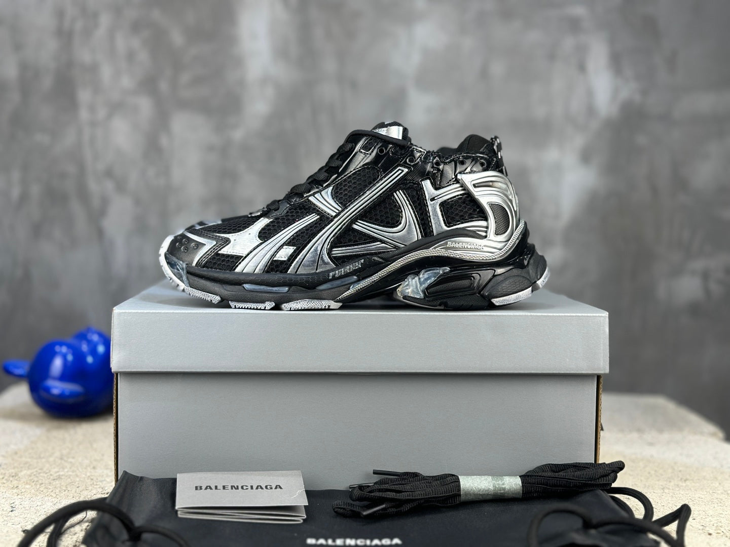BB Men's Runner Sneaker in Black/silver