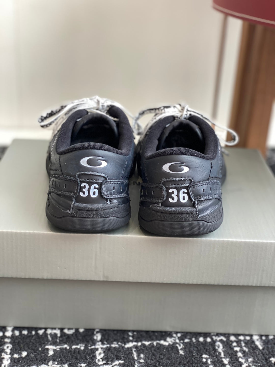BB Men's Hamptons Worn-out Sneaker in Black