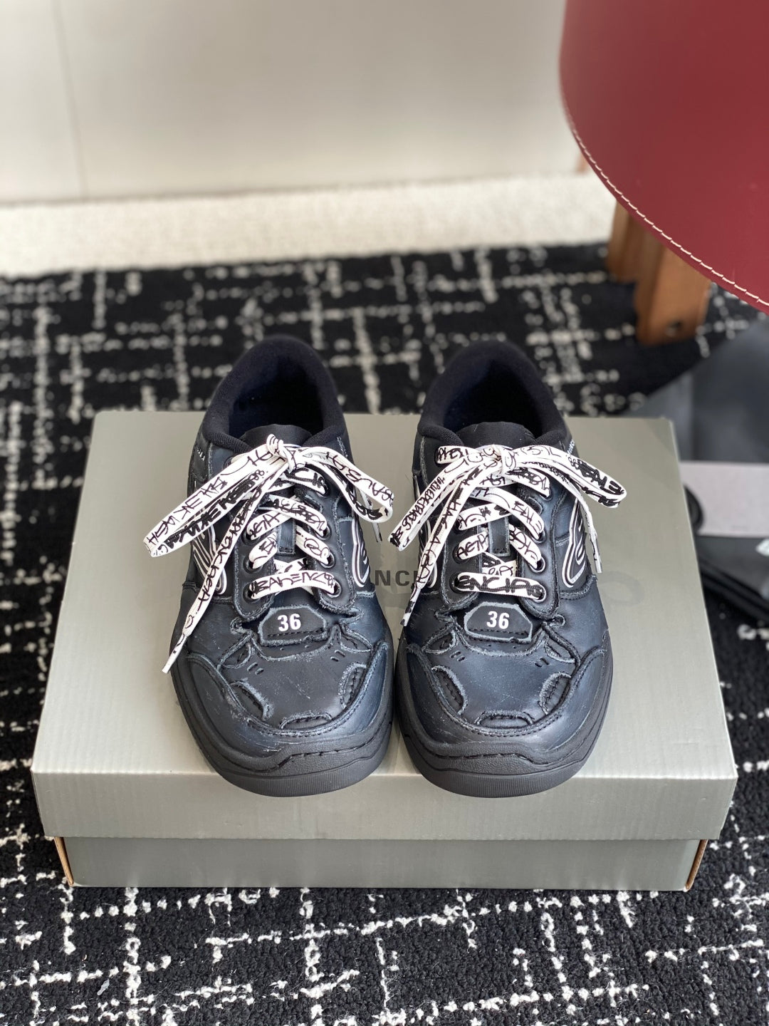 BB Men's Hamptons Worn-out Sneaker in Black