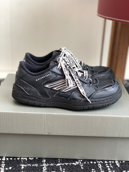 BB Men's Hamptons Worn-out Sneaker in Black