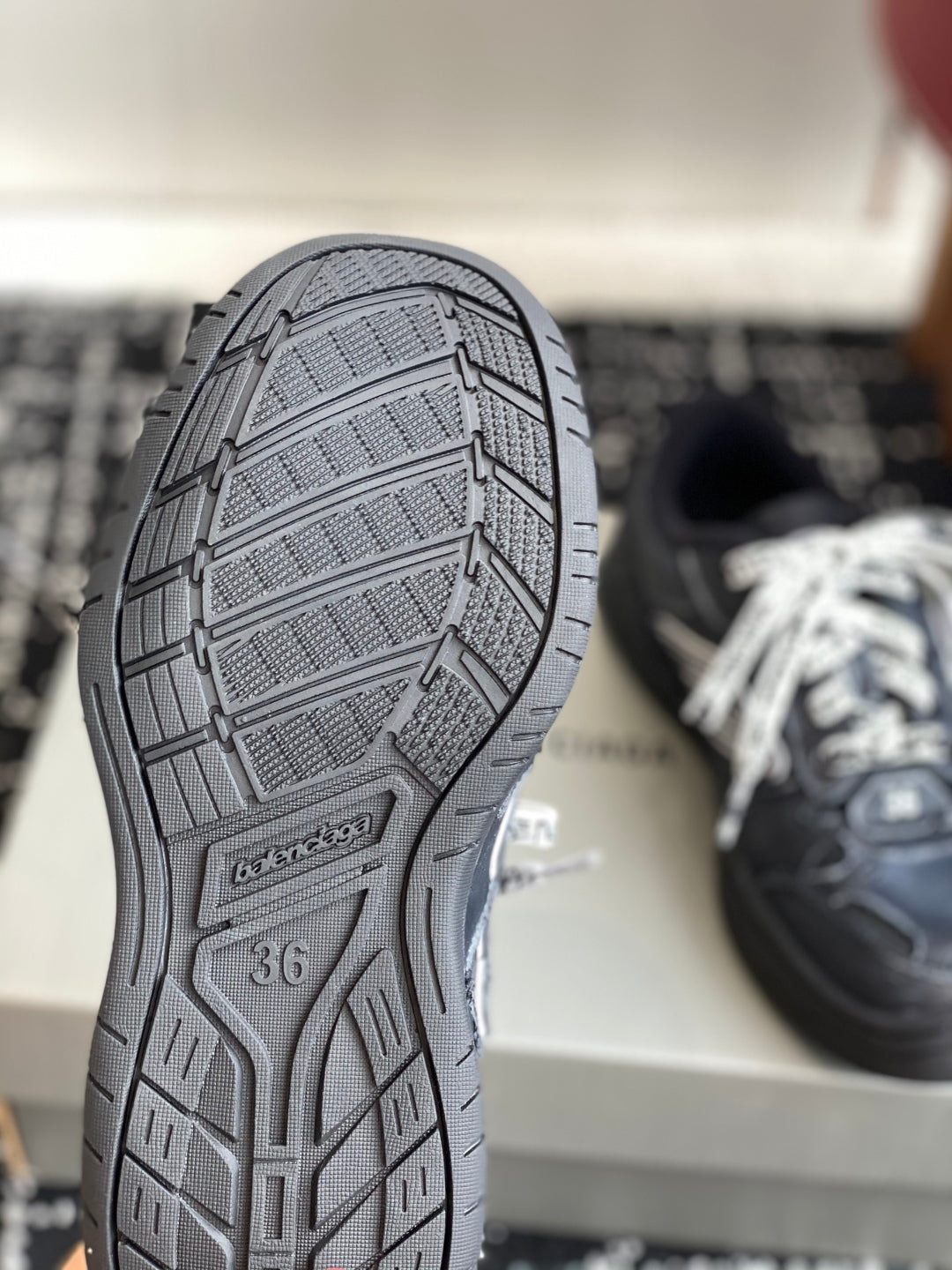 BB Men's Hamptons Worn-out Sneaker in Black