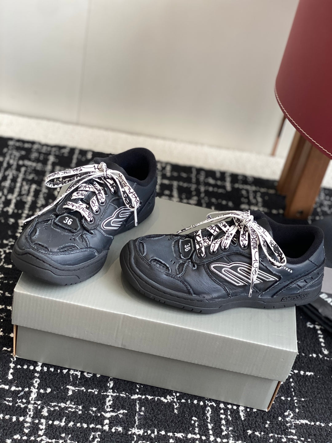 BB Men's Hamptons Worn-out Sneaker in Black