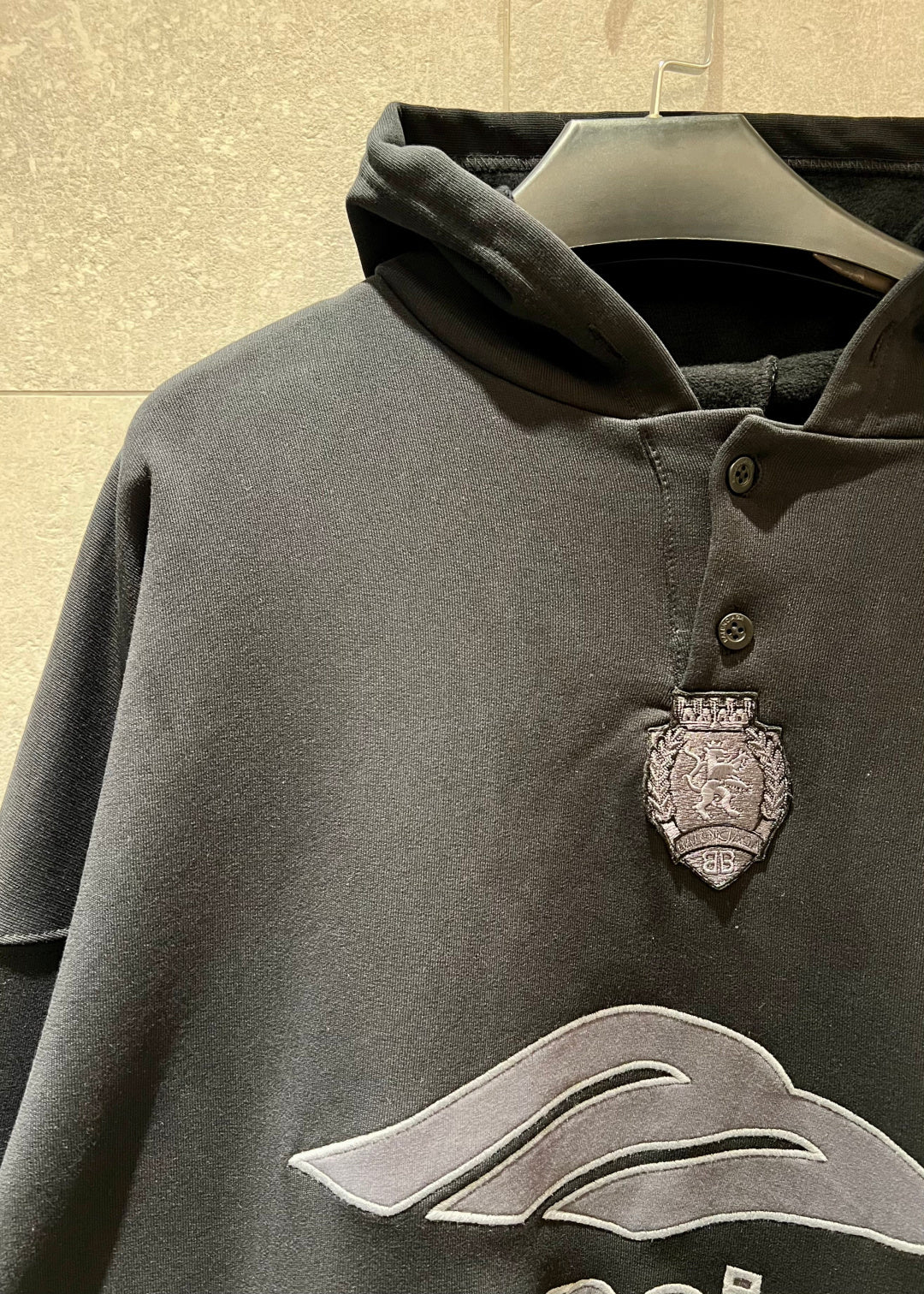 BB Men's 3b Football Polo Hoodie in Black/anthracite