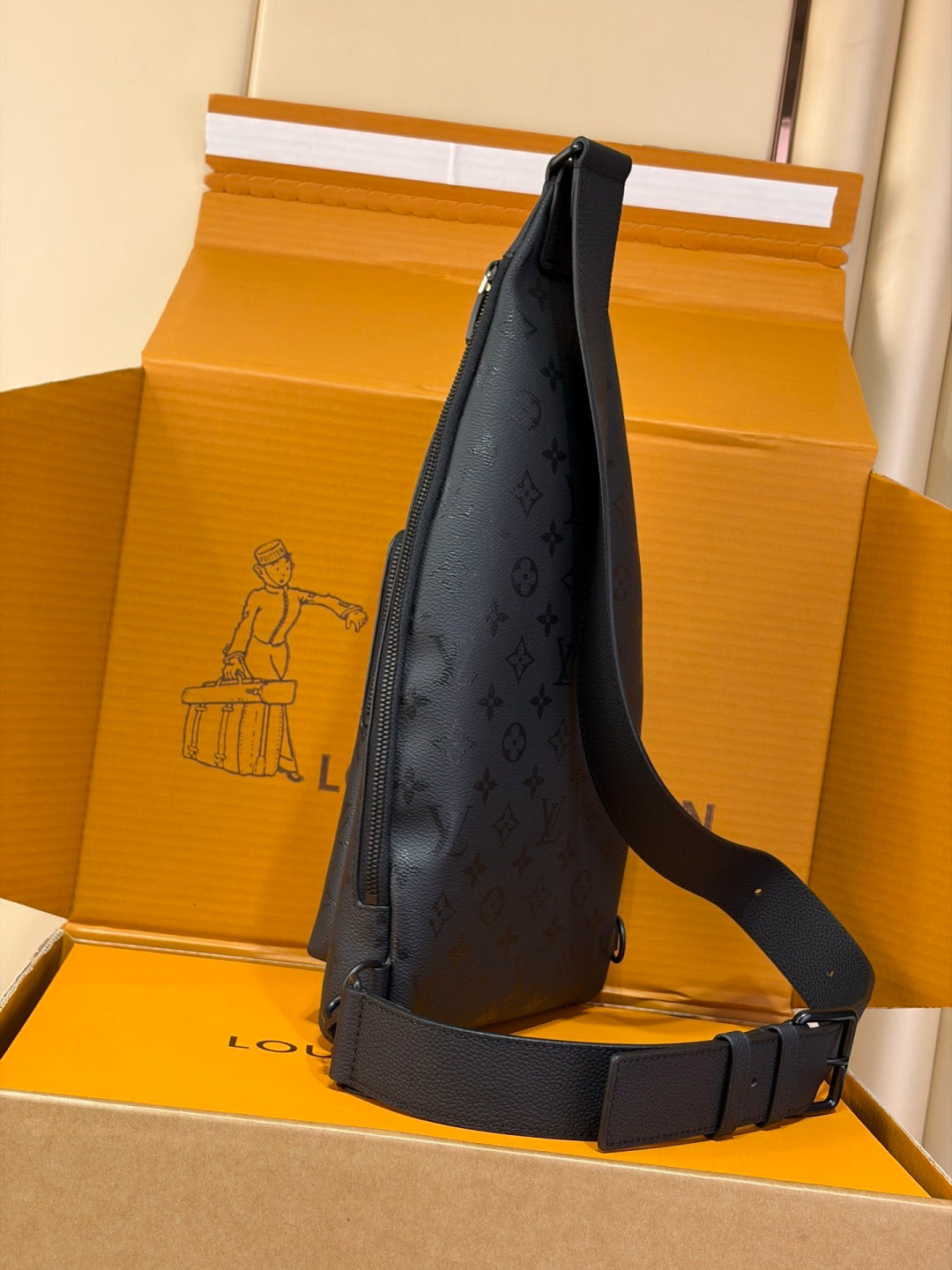 LV dou Slingbag M28399
