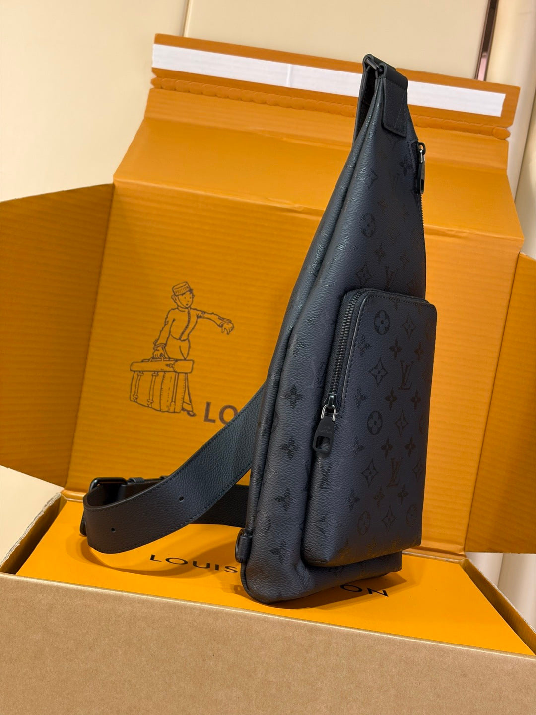 LV dou Slingbag M28399