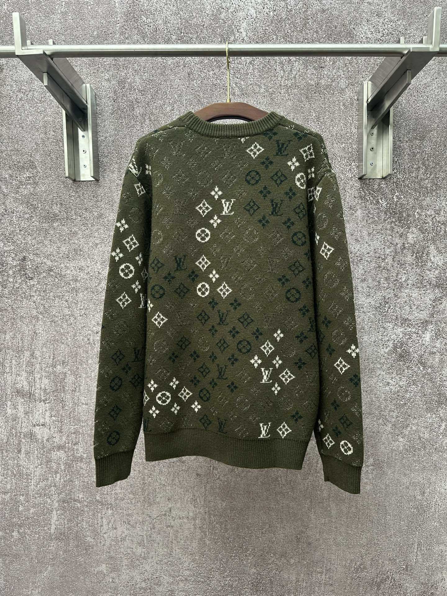 LV Monogram Pullover 1AJBTL
