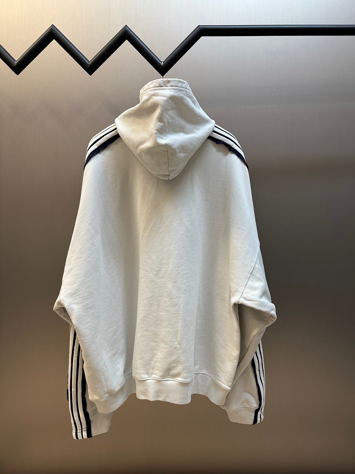 BB Men's Unity Sports Icon Large Hoodie in Dirty White/black