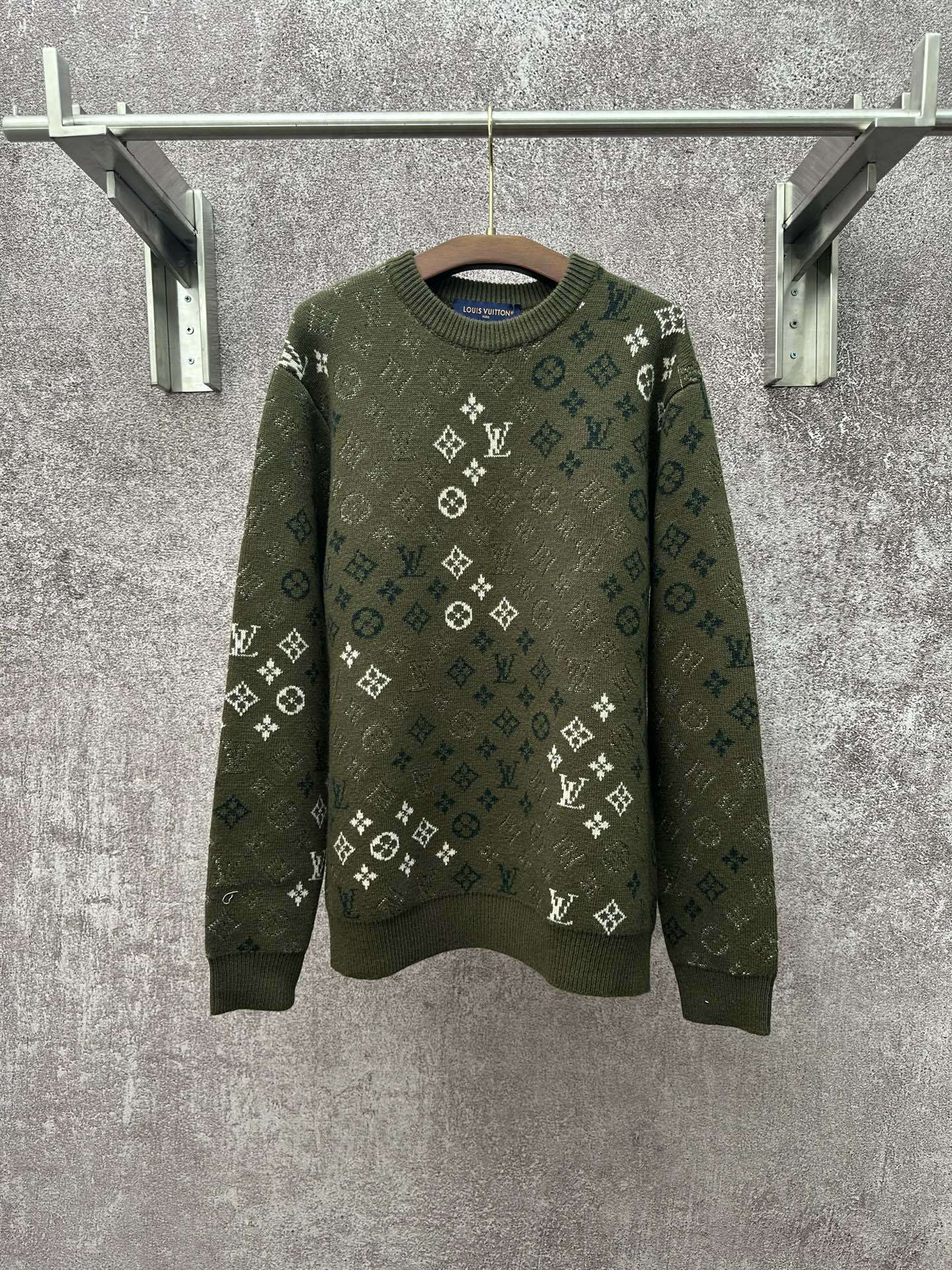 LV Monogram Pullover 1AJBTL