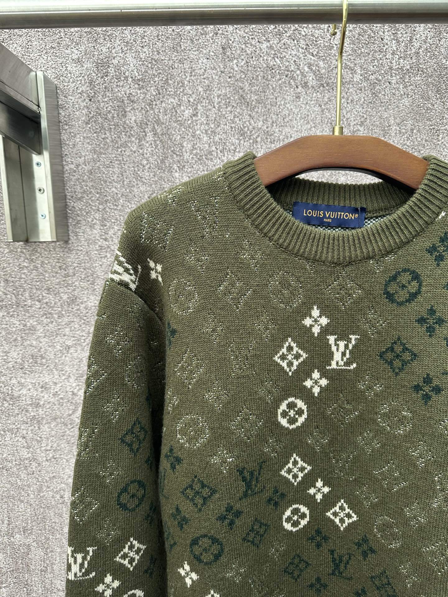 LV Monogram Pullover 1AJBTL