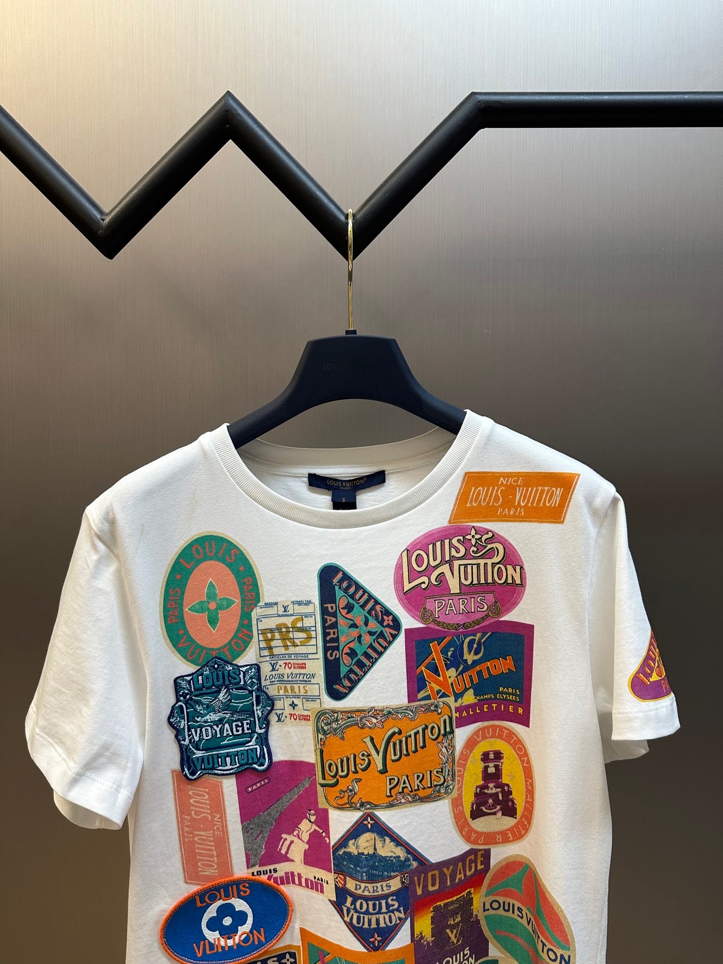 LV Travel Patch Print T-Shirt 1AHISO
