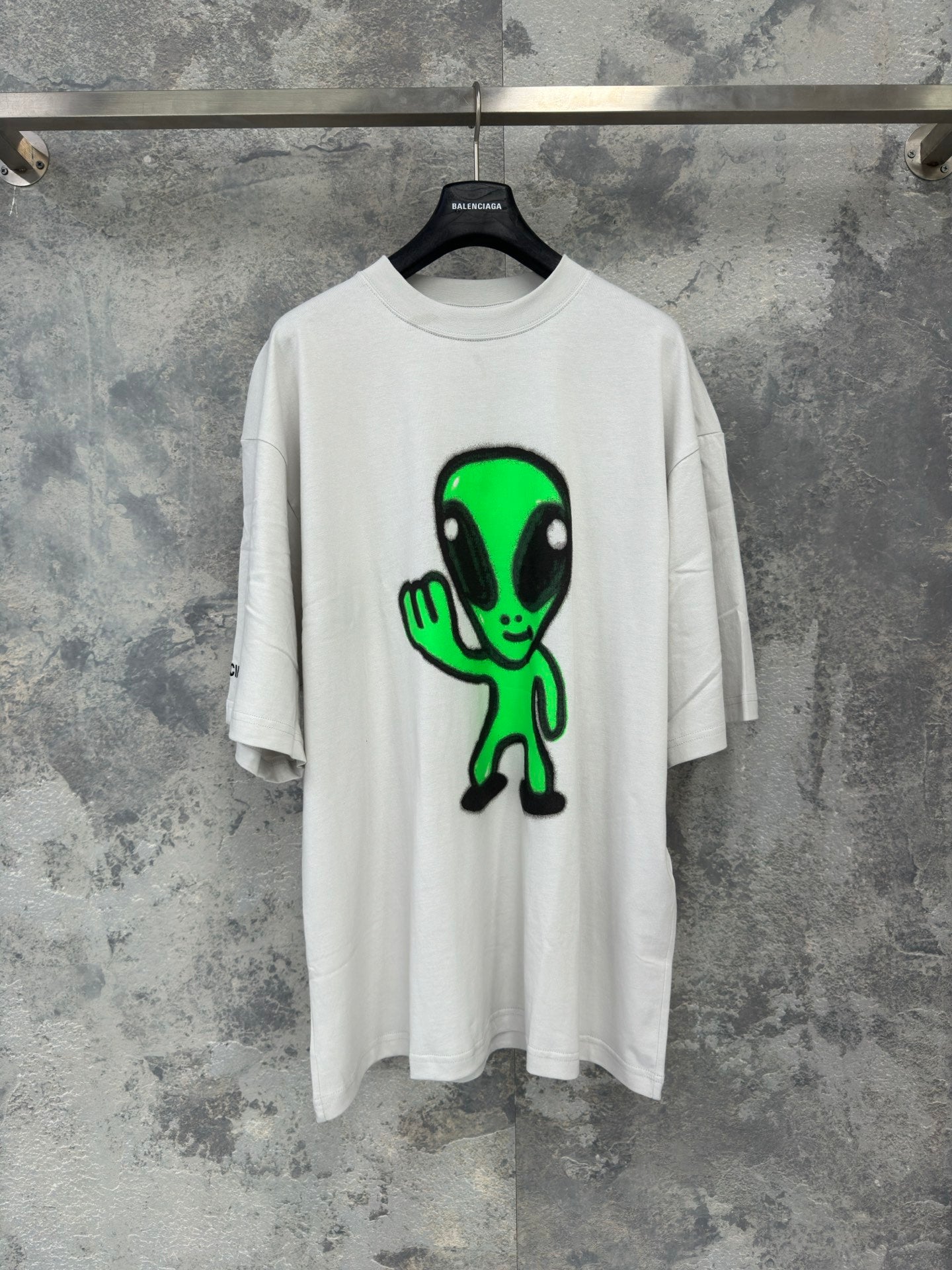BB Hi There + Dripley T-shirt Medium Fit in Dirty White