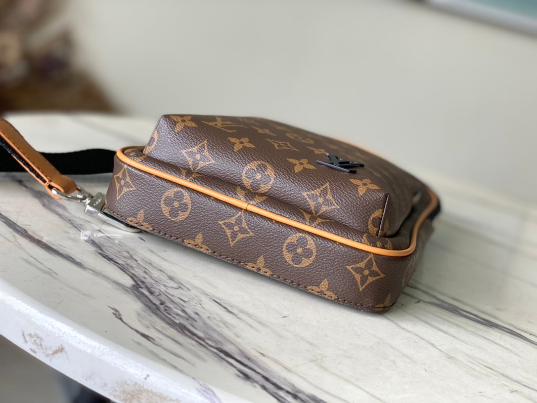 LV Avenue Slingbag M46327