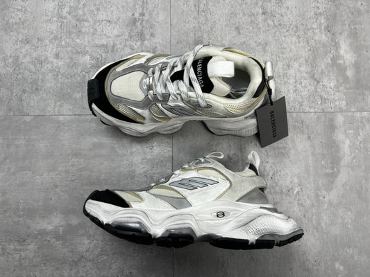 BALENCIAGA MEN'S CARGO SNEAKER IN Silver