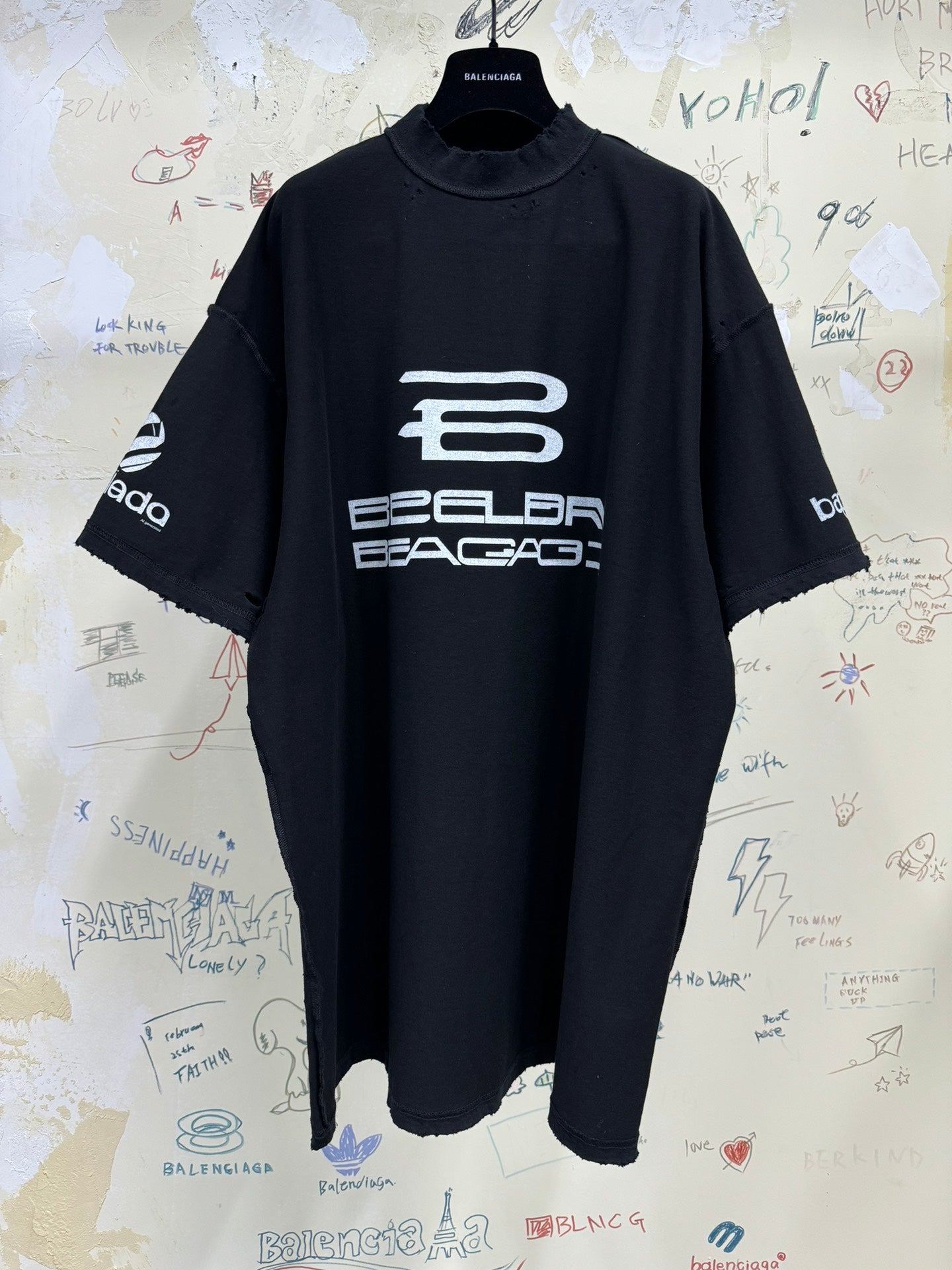 BALENCIAGA AI GENERATED INSIDE-OUT T-SHIRT OVERSIZED IN BLACK/WHITE