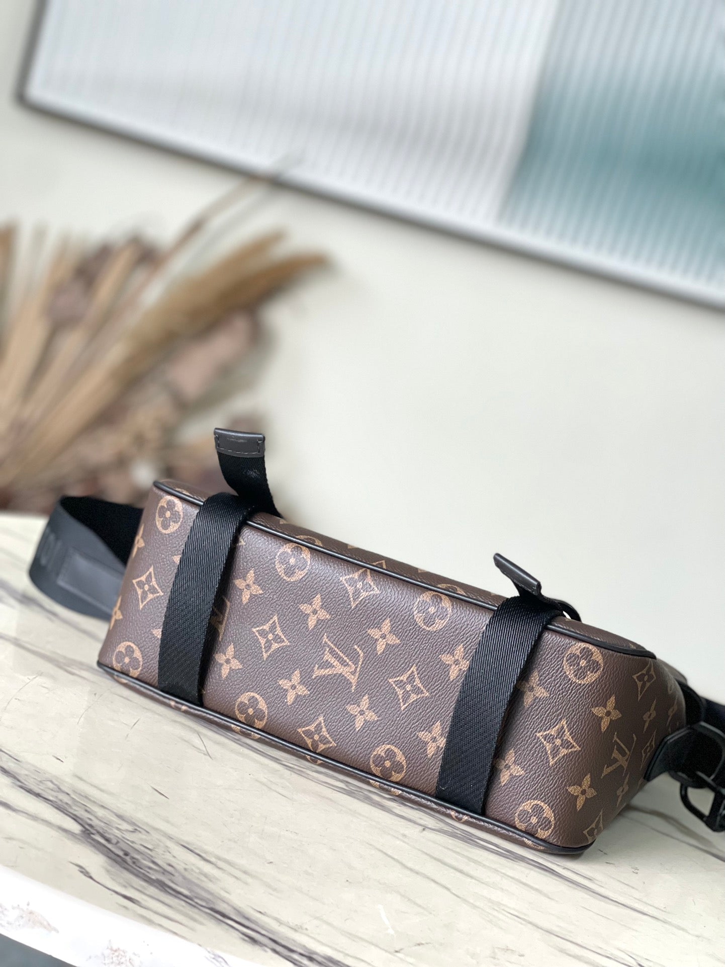 Louis Vuitton Trail Messenger M46972