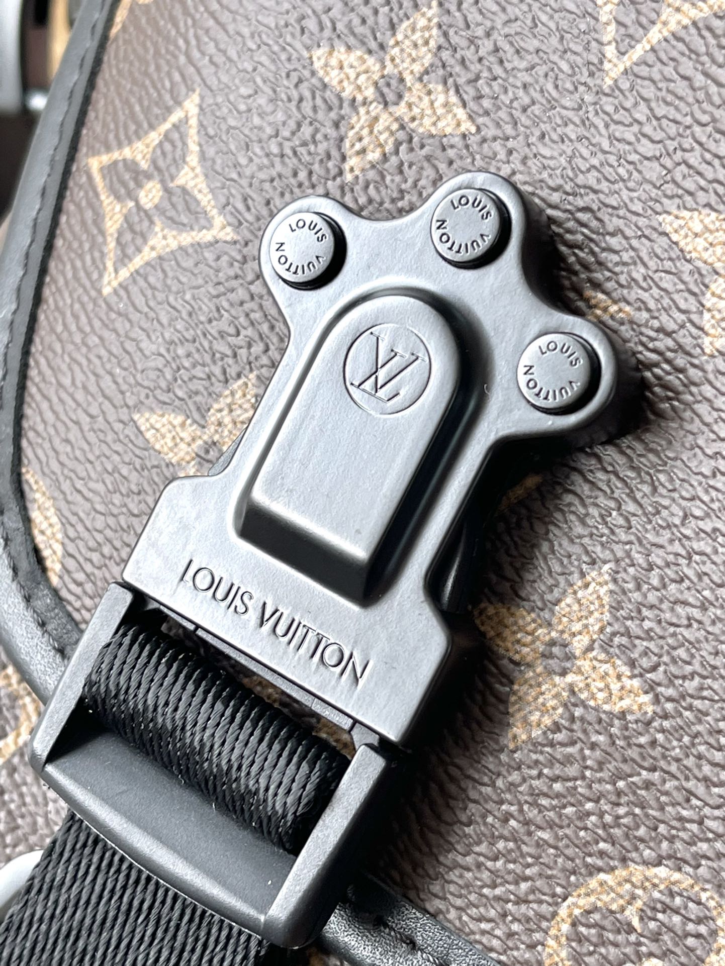 Louis Vuitton Trail Messenger M46972