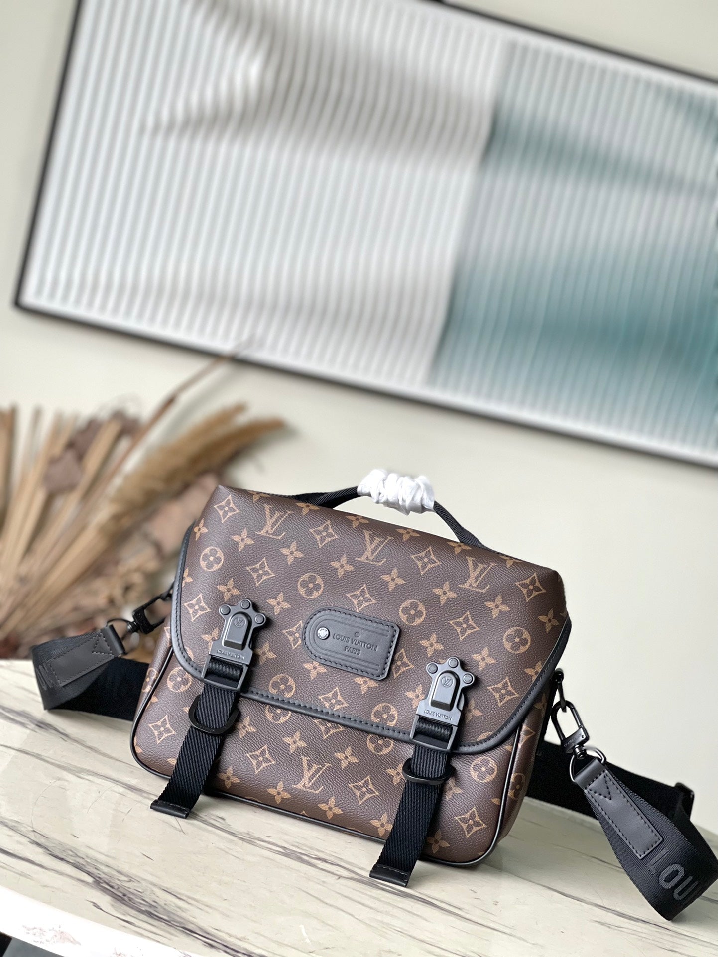 Louis Vuitton Trail Messenger M46972