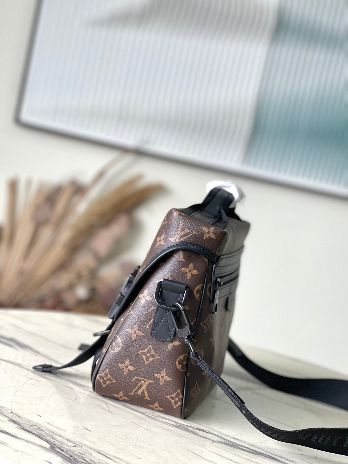 Louis Vuitton Trail Messenger M46972