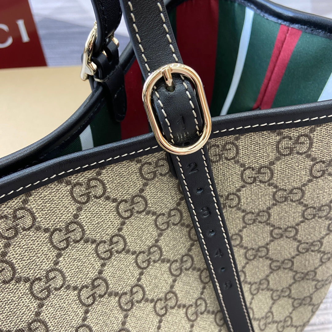 GG Emblem large tote bag