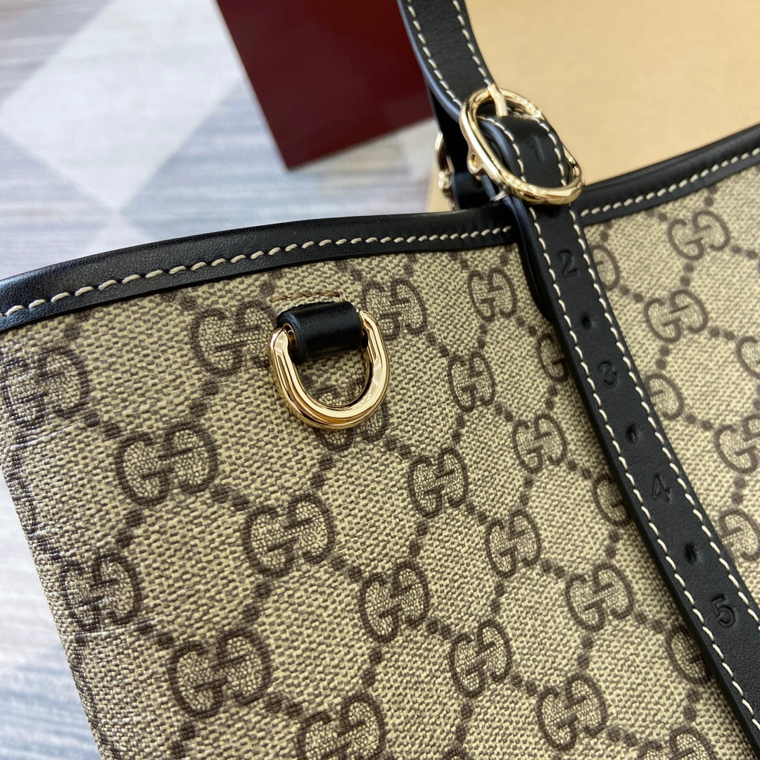 GG Emblem large tote bag