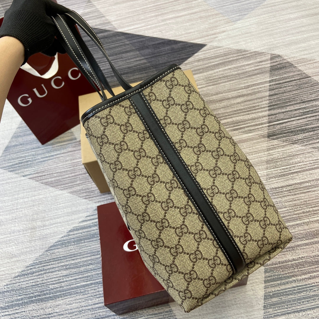 GG Emblem large tote bag