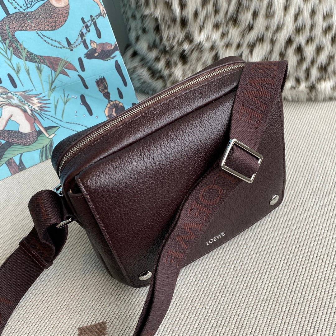 LOEWE Medium Pebble messenger bag