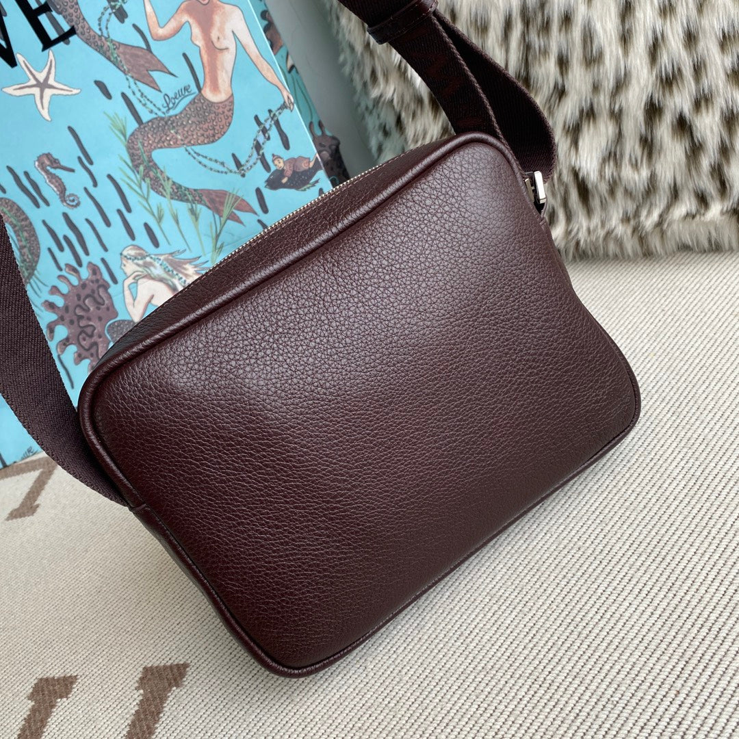 LOEWE Medium Pebble messenger bag