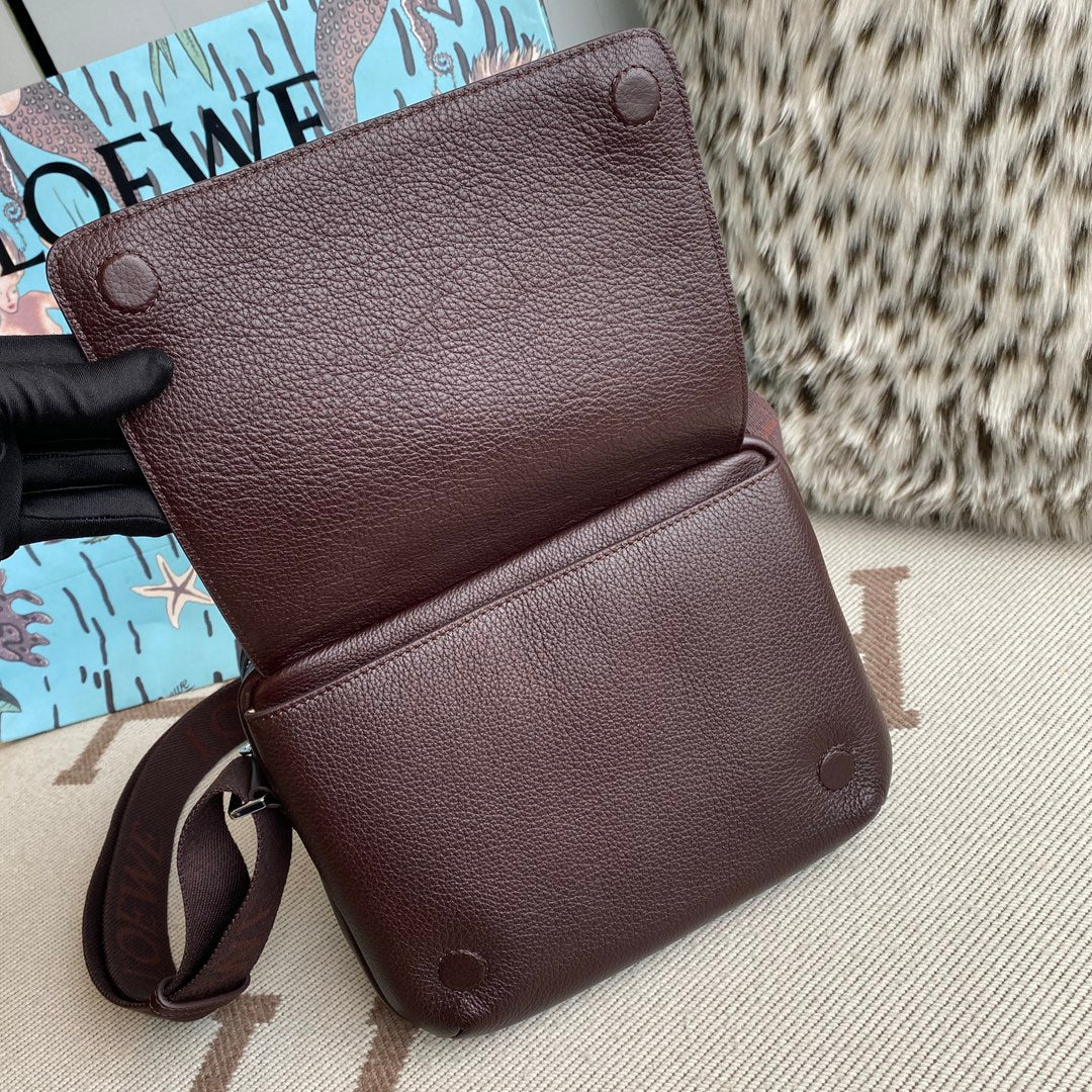 LOEWE Medium Pebble messenger bag
