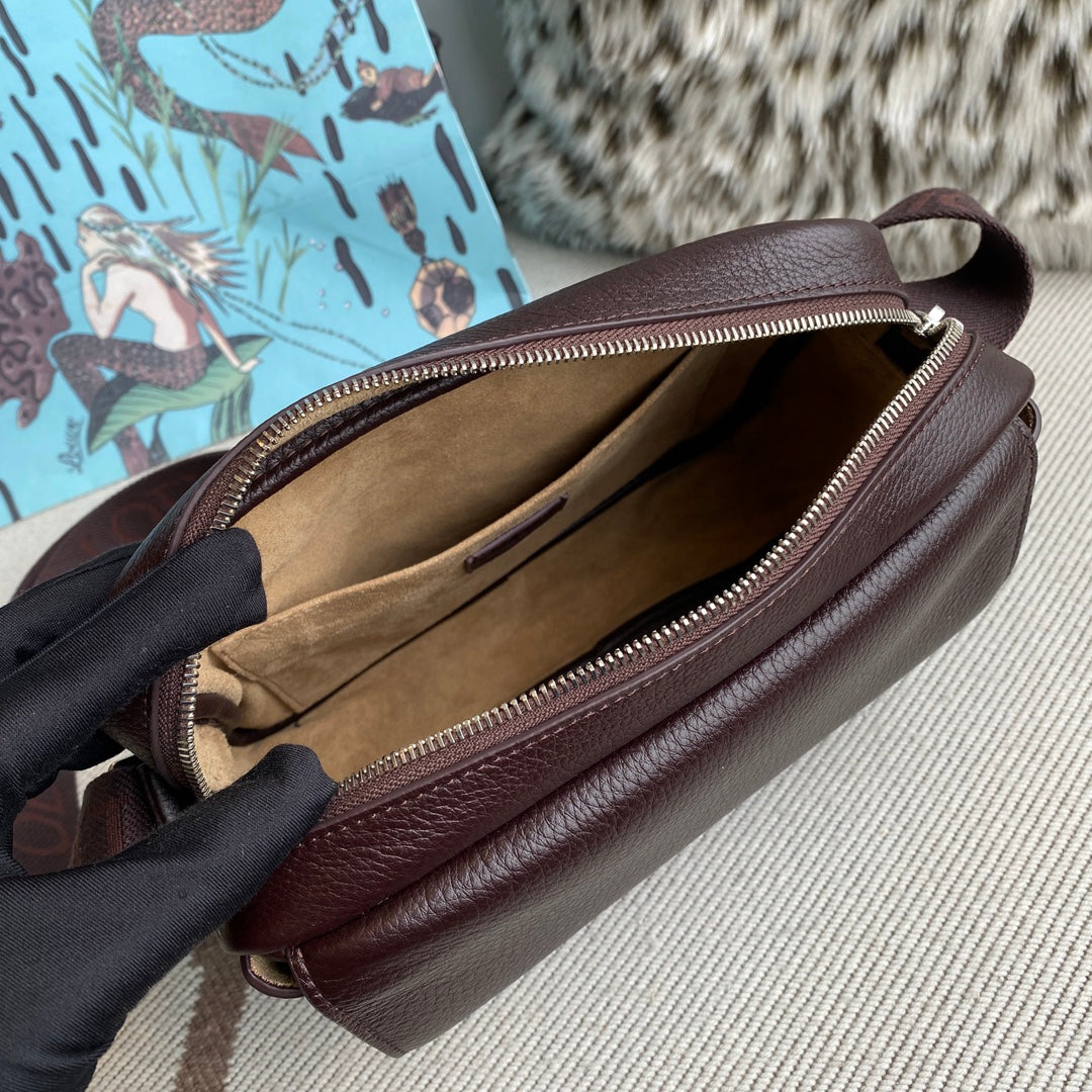 LOEWE Medium Pebble messenger bag