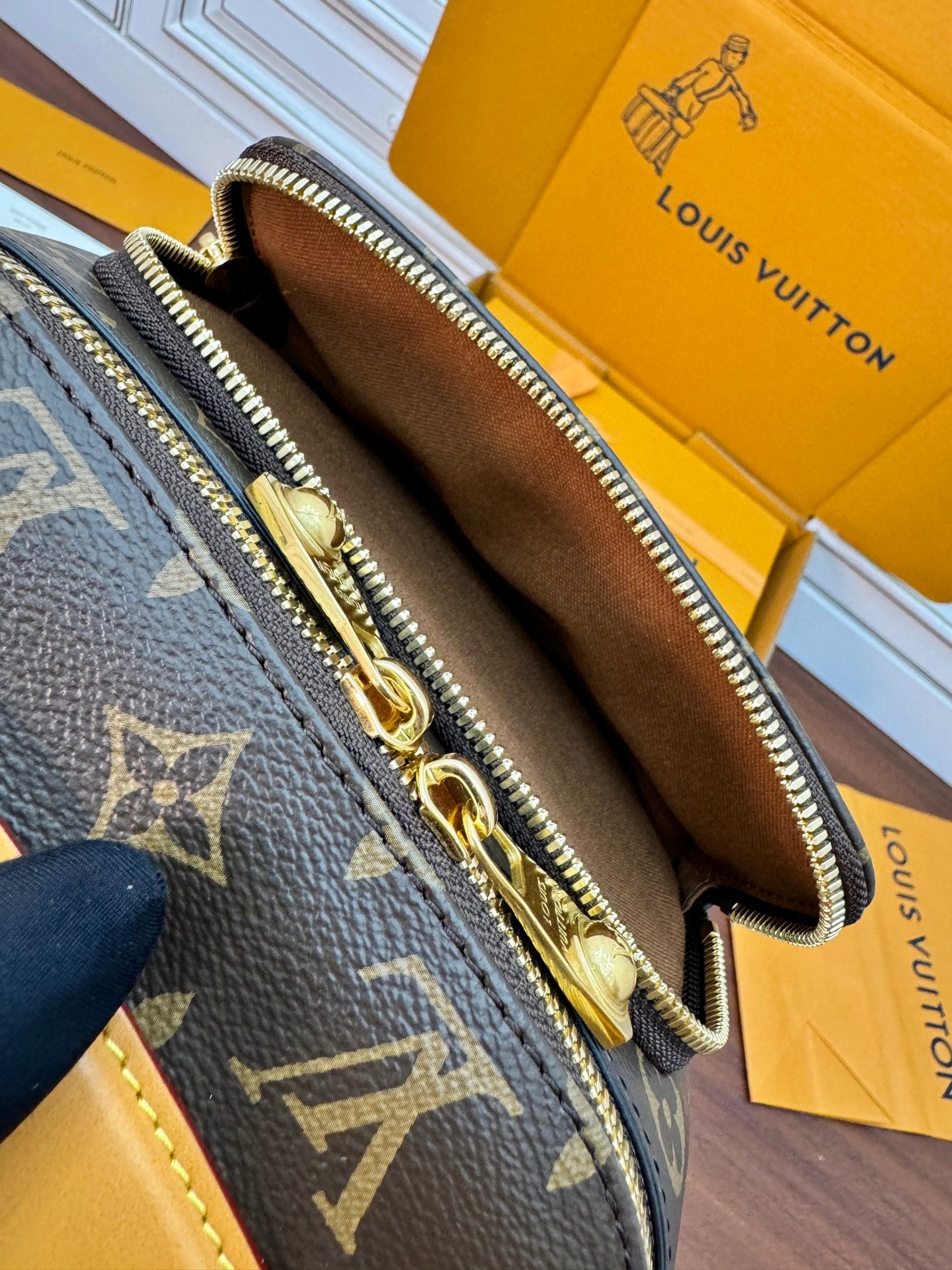 LV rush bumbag M14019