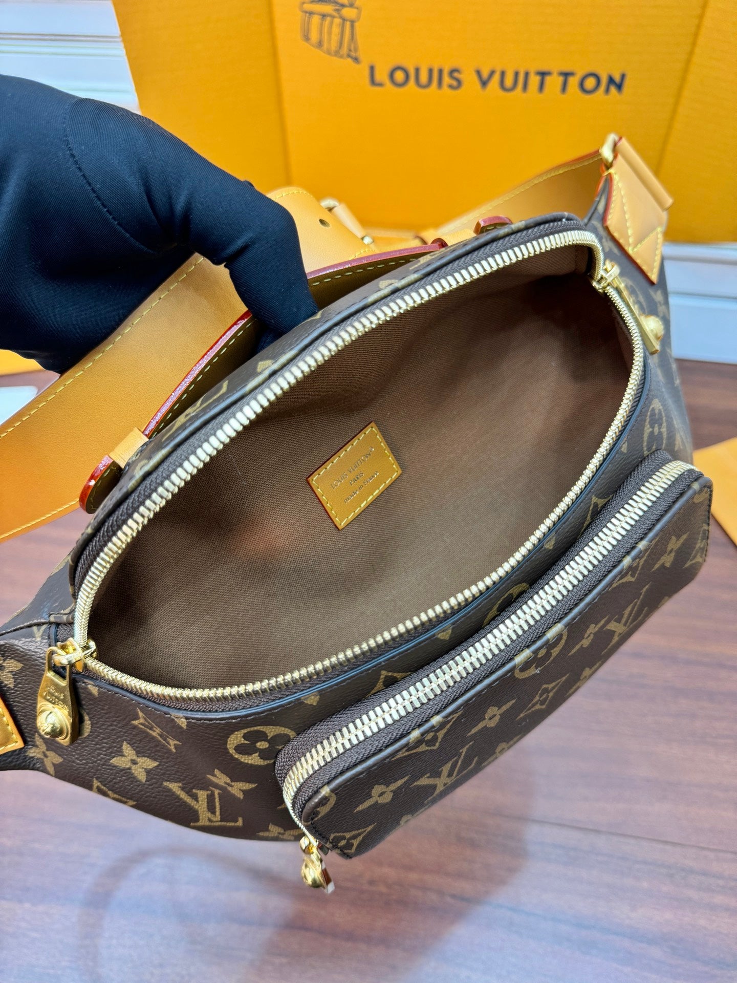 LV rush bumbag M14019