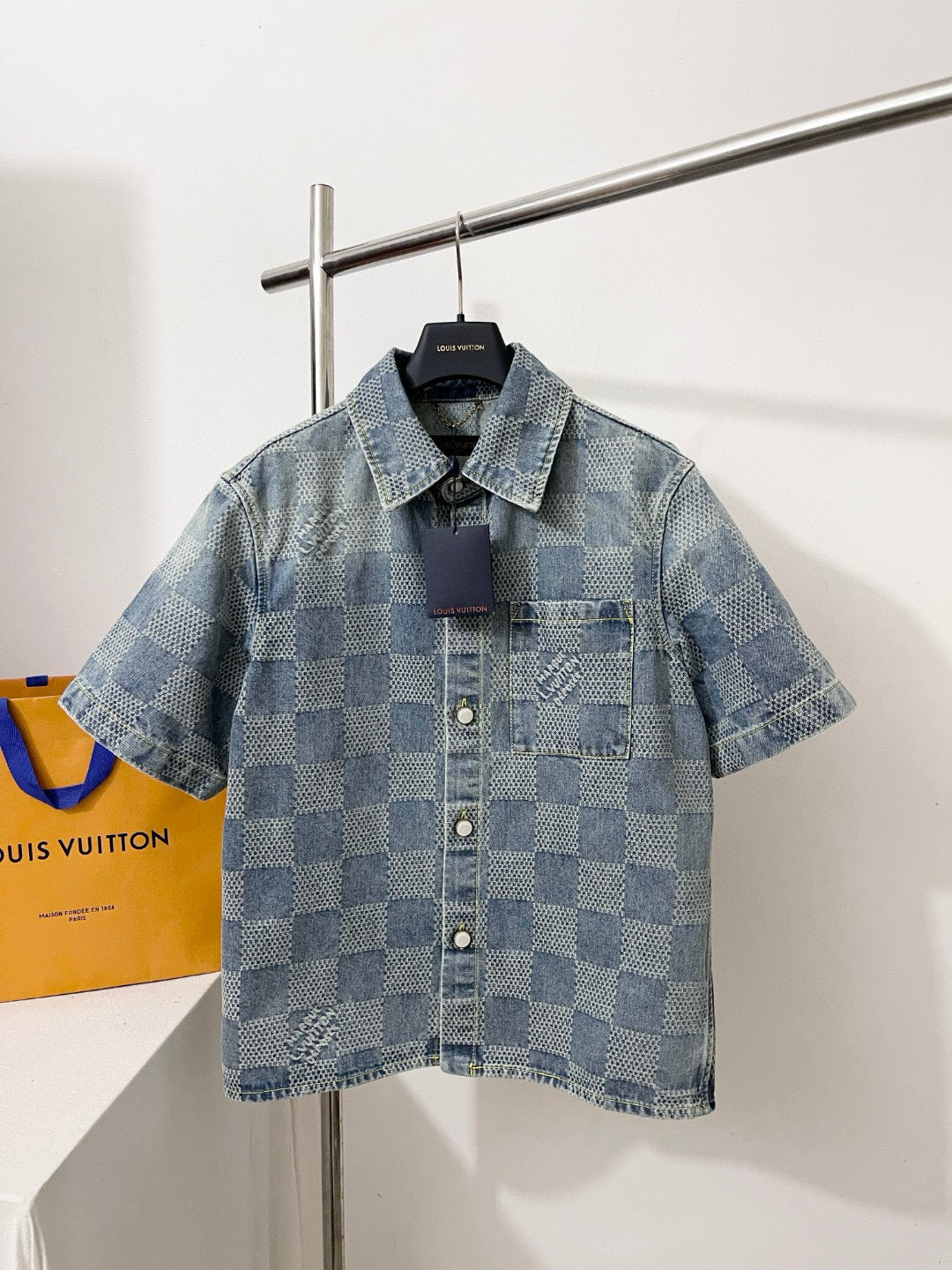LV Damier 3D Light Denim Short-Sleeved Shirt 1AHVYX