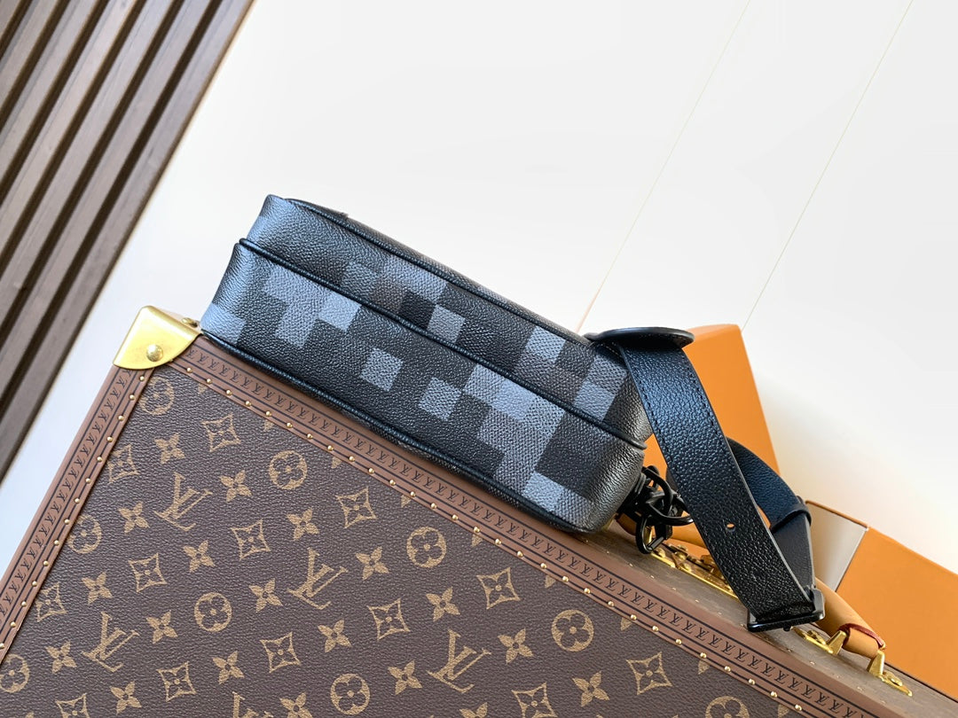 LV Nil Messenger M14988