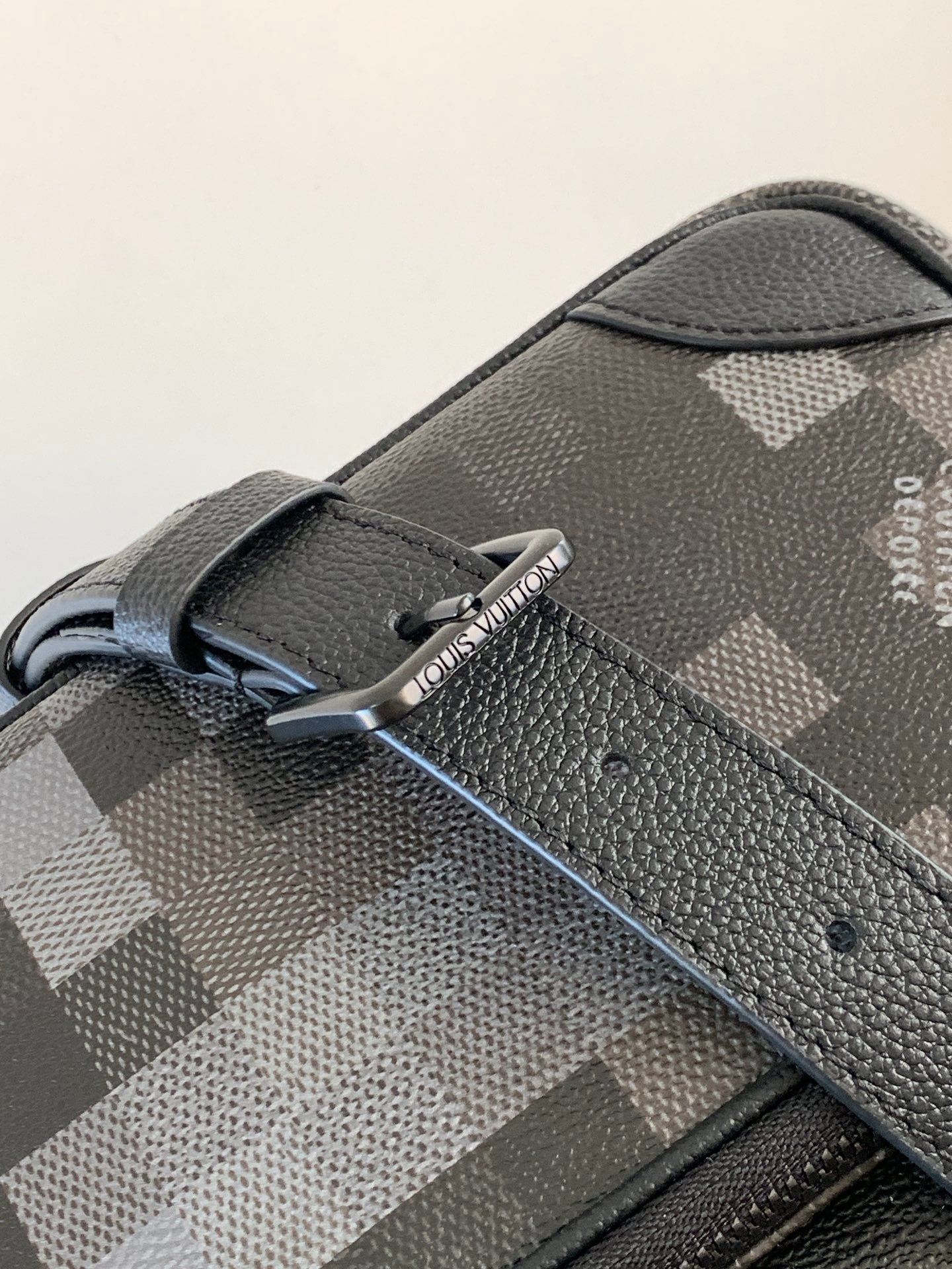 LV Nil Messenger M14988