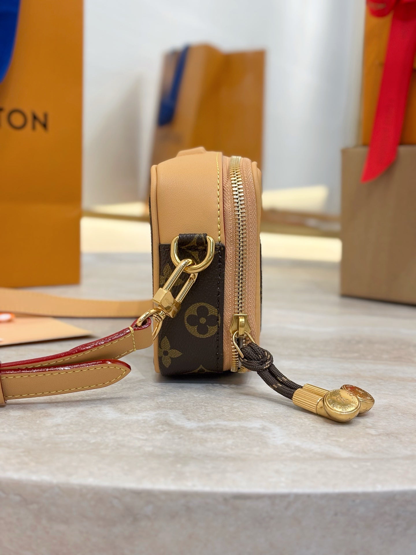 LV Baladeur Wearable Wallet M14062