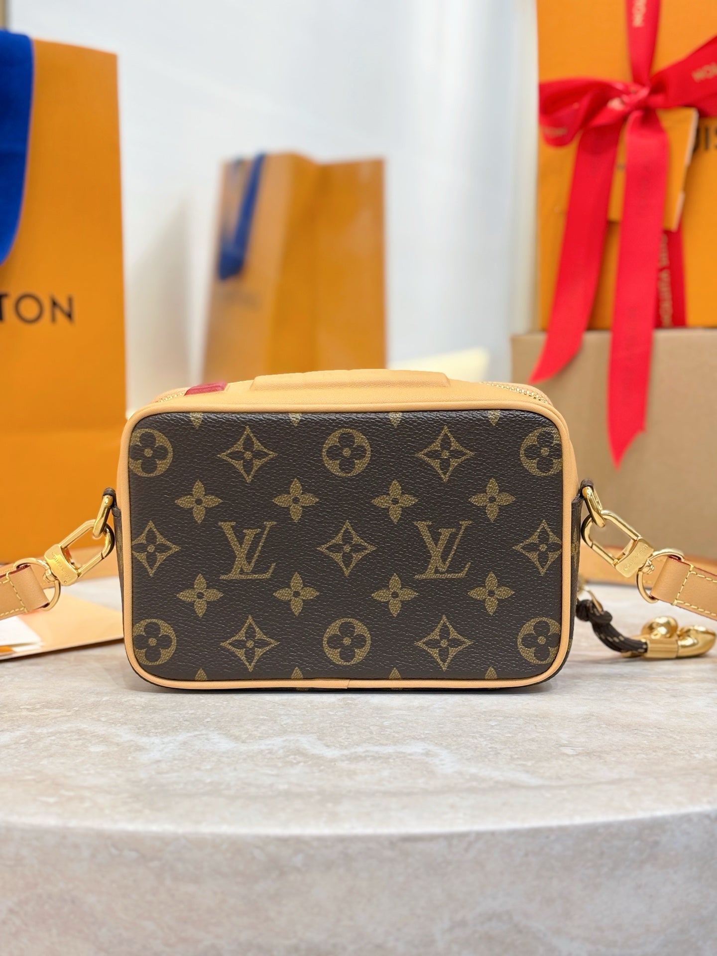 LV Baladeur Wearable Wallet M14062