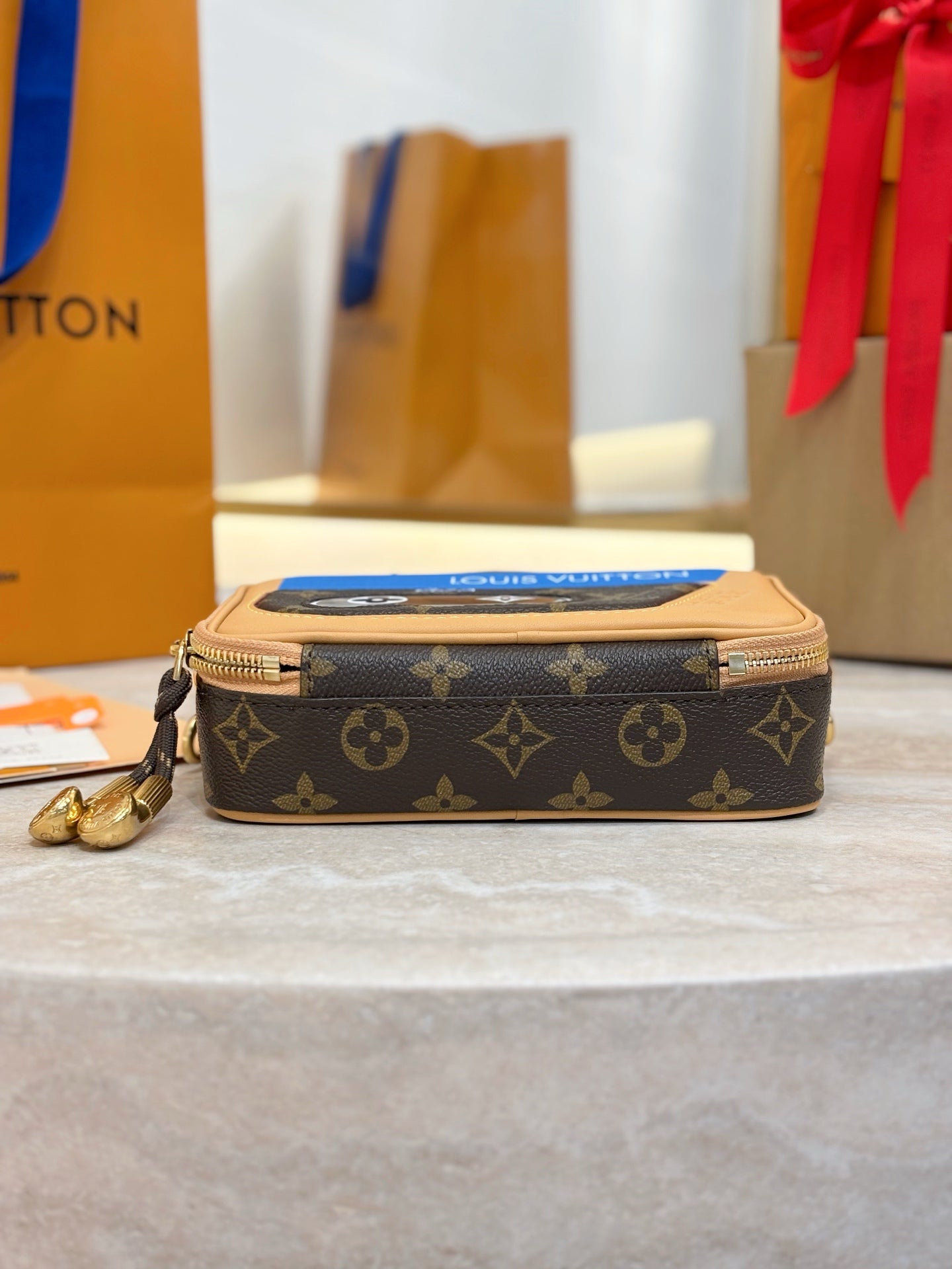 LV Baladeur Wearable Wallet M14062